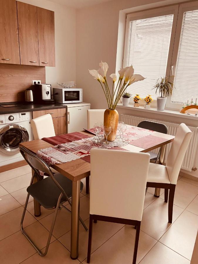 Sparrow Apartmens - Vrabcia Ulica 9, โกชิเซ ภายนอก รูปภาพ