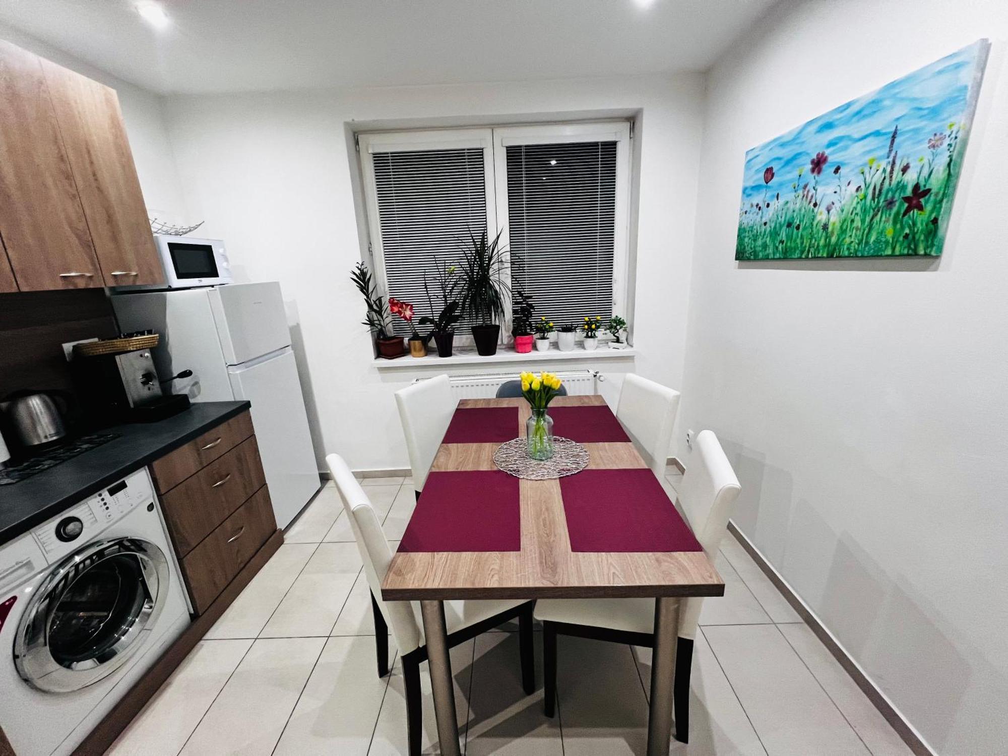 Sparrow Apartmens - Vrabcia Ulica 9, โกชิเซ ภายนอก รูปภาพ